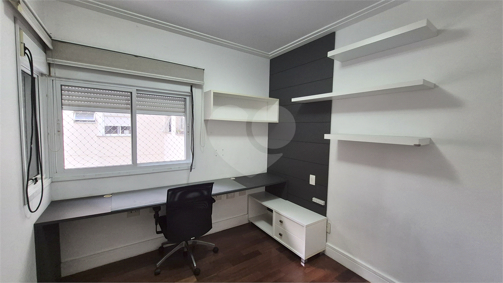 Apartamento a venda na Rua Dr. Tomas Carvalhal no bairro do Paraiso - 4 quartos sendo 3 suítes - andar alto - lazer