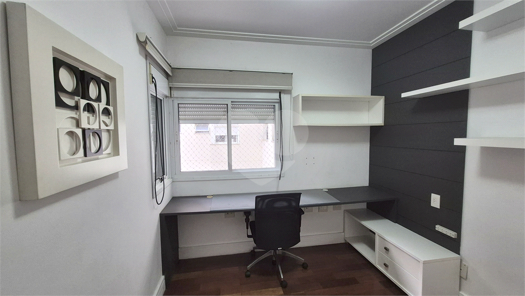 Apartamento a venda na Rua Dr. Tomas Carvalhal no bairro do Paraiso - 4 quartos sendo 3 suítes - andar alto - lazer