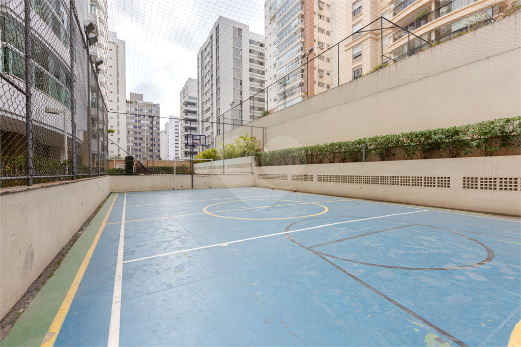 Apartamento a venda na Rua Dr. Tomas Carvalhal no bairro do Paraiso - 4 quartos sendo 3 suítes - andar alto - lazer