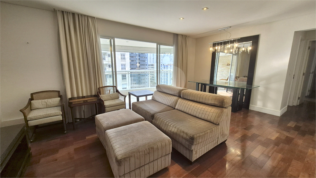 Apartamento a venda na Rua Dr. Tomas Carvalhal no bairro do Paraiso - 4 quartos sendo 3 suítes - andar alto - lazer