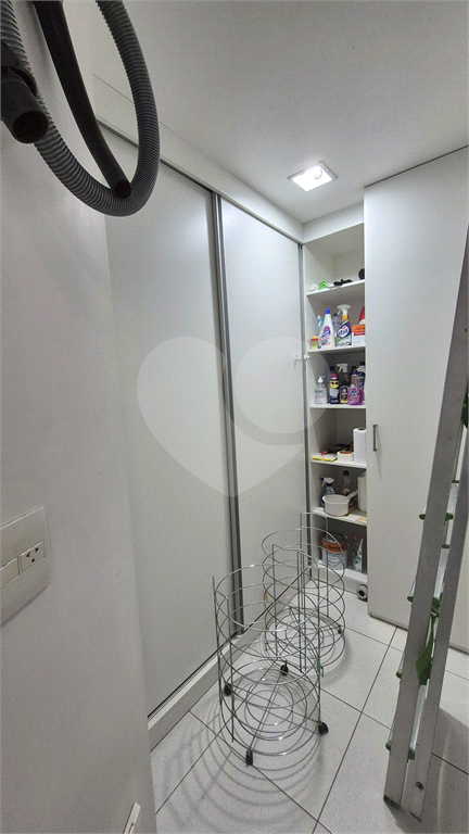 Apartamento a venda na Rua Dr. Tomas Carvalhal no bairro do Paraiso - 4 quartos sendo 3 suítes - andar alto - lazer