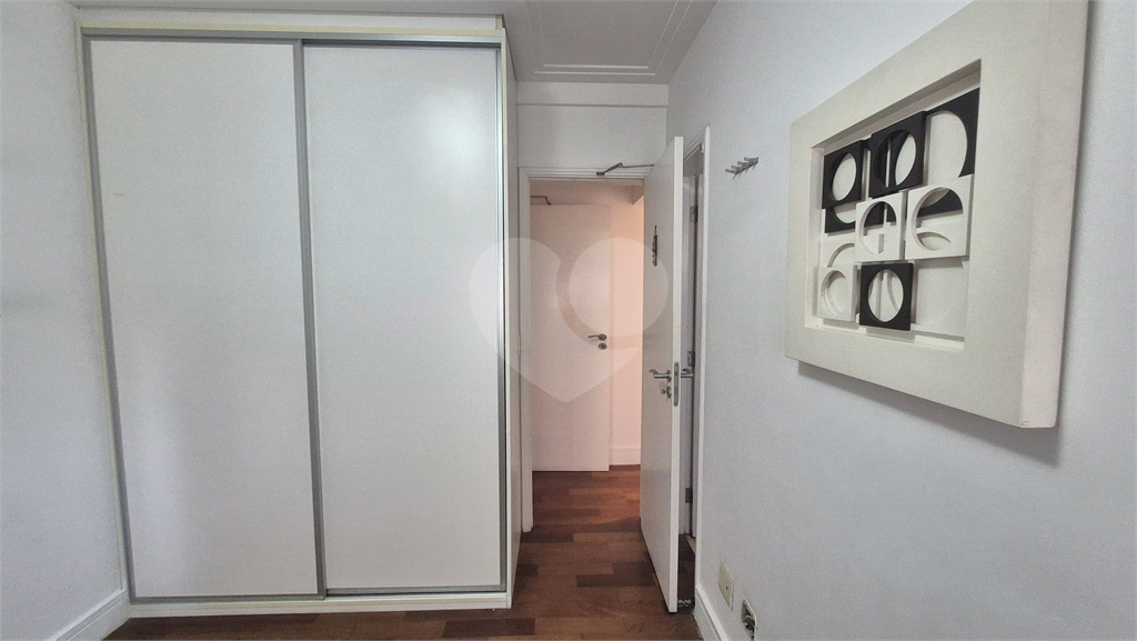 Apartamento a venda na Rua Dr. Tomas Carvalhal no bairro do Paraiso - 4 quartos sendo 3 suítes - andar alto - lazer