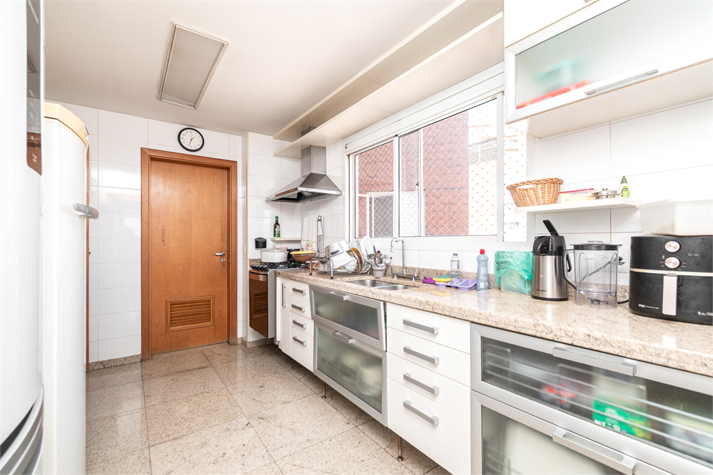 Locação apartamento 4 suítes e 4 vagas- Vista deslumbrante!