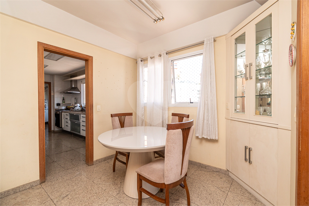 Locação apartamento 4 suítes e 4 vagas- Vista deslumbrante!