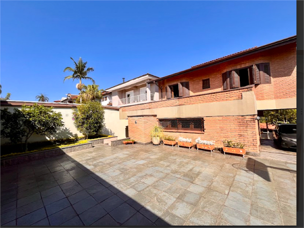 Casa na Granja Viana – Cond São Paulo II, Cotia - 4 dorm ( 3 suítes, incluindo a master com closet) - 6 vagas - piscina - espaço gourmet