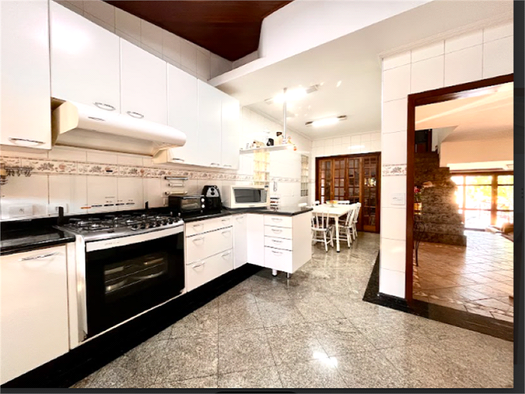 Casa na Granja Viana – Cond São Paulo II, Cotia - 4 dorm ( 3 suítes, incluindo a master com closet) - 6 vagas - piscina - espaço gourmet