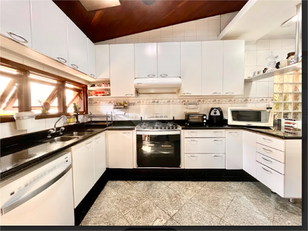 Casa na Granja Viana – Cond São Paulo II, Cotia - 4 dorm ( 3 suítes, incluindo a master com closet) - 6 vagas - piscina - espaço gourmet