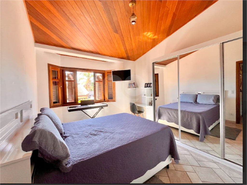 Casa na Granja Viana – Cond São Paulo II, Cotia - 4 dorm ( 3 suítes, incluindo a master com closet) - 6 vagas - piscina - espaço gourmet