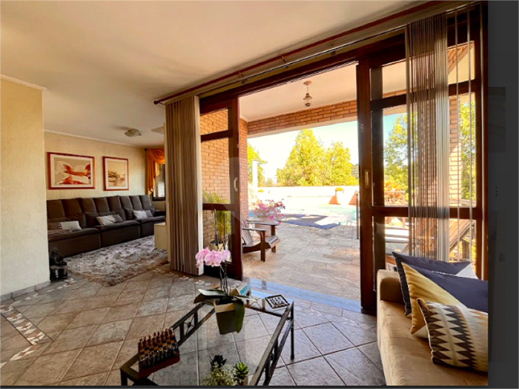 Casa na Granja Viana – Cond São Paulo II, Cotia - 4 dorm ( 3 suítes, incluindo a master com closet) - 6 vagas - piscina - espaço gourmet