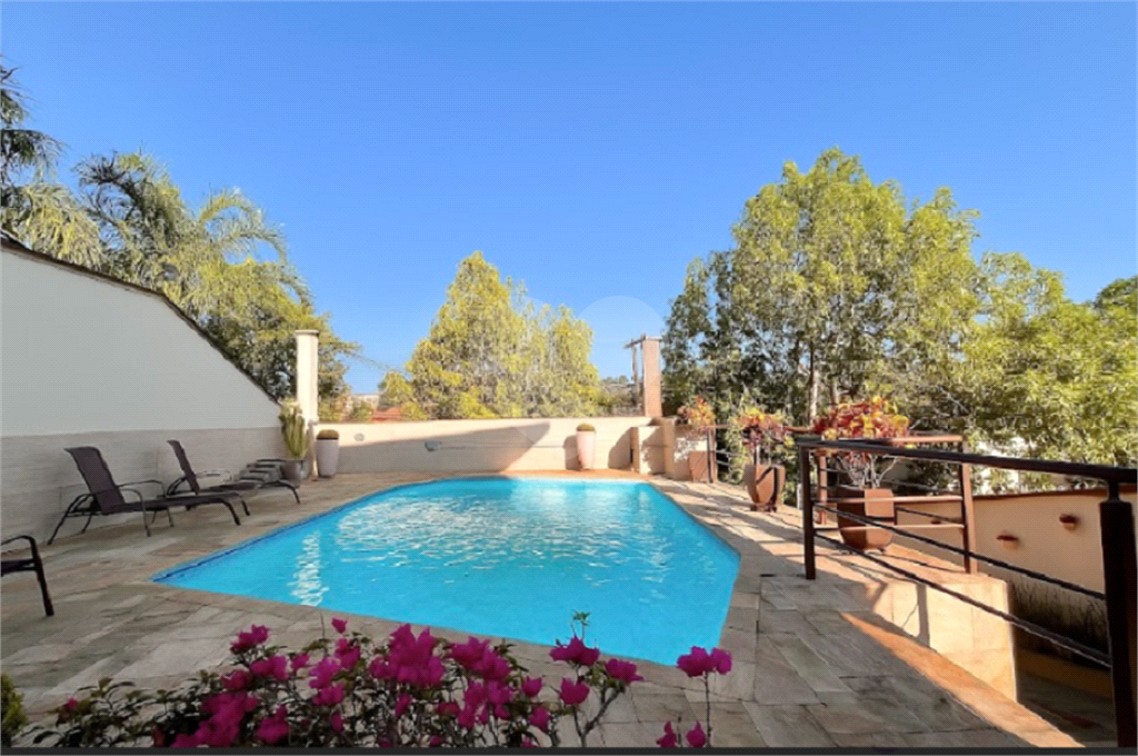 Casa na Granja Viana – Cond São Paulo II, Cotia - 4 dorm ( 3 suítes, incluindo a master com closet) - 6 vagas - piscina - espaço gourmet