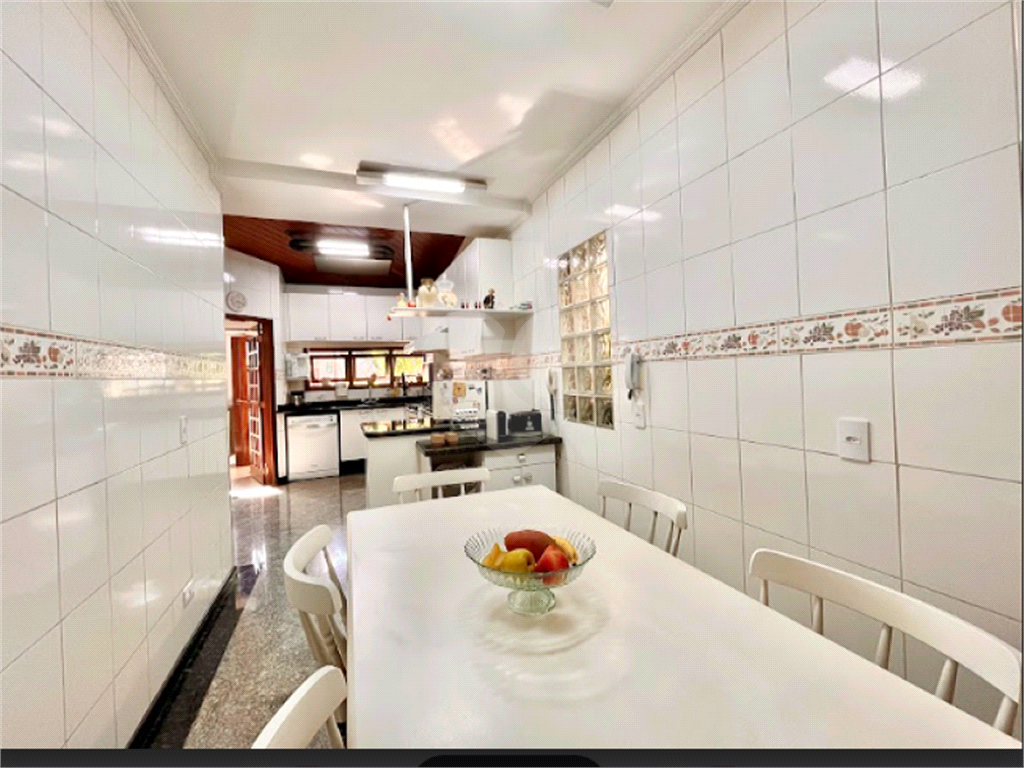 Casa na Granja Viana – Cond São Paulo II, Cotia - 4 dorm ( 3 suítes, incluindo a master com closet) - 6 vagas - piscina - espaço gourmet