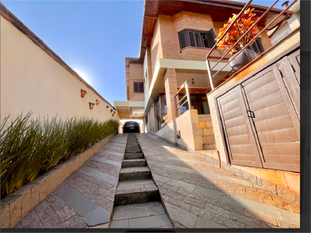 Casa na Granja Viana – Cond São Paulo II, Cotia - 4 dorm ( 3 suítes, incluindo a master com closet) - 6 vagas - piscina - espaço gourmet