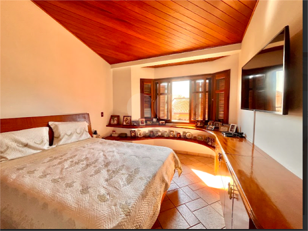 Casa na Granja Viana – Cond São Paulo II, Cotia - 4 dorm ( 3 suítes, incluindo a master com closet) - 6 vagas - piscina - espaço gourmet