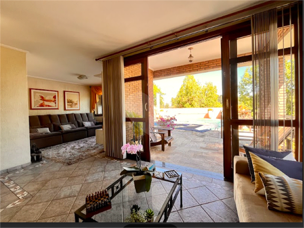 Casa na Granja Viana – Cond São Paulo II, Cotia - 4 dorm ( 3 suítes, incluindo a master com closet) - 6 vagas - piscina - espaço gourmet