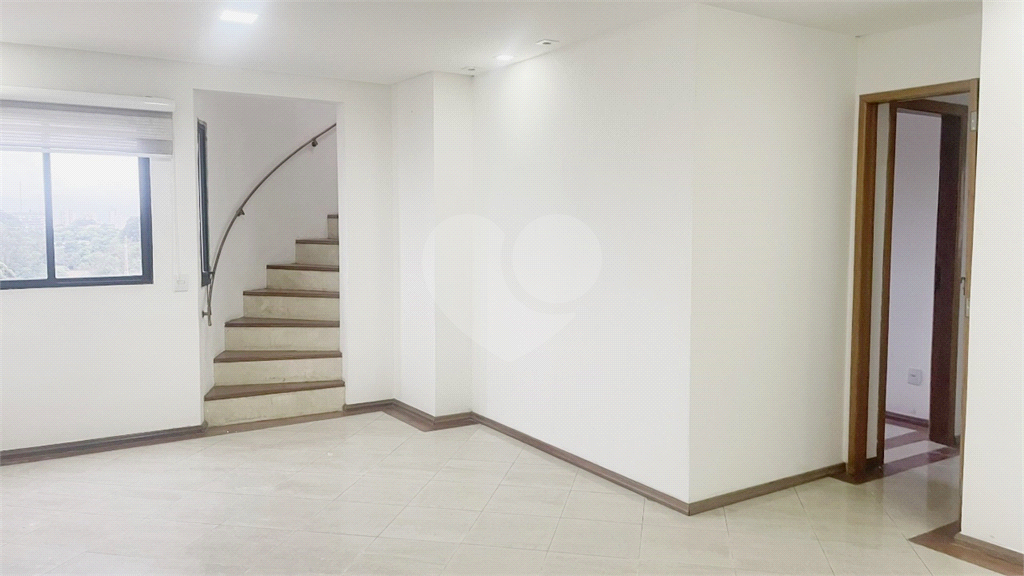 15 minutos Metrô Santana. 