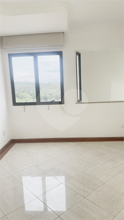 15 minutos Metrô Santana. 