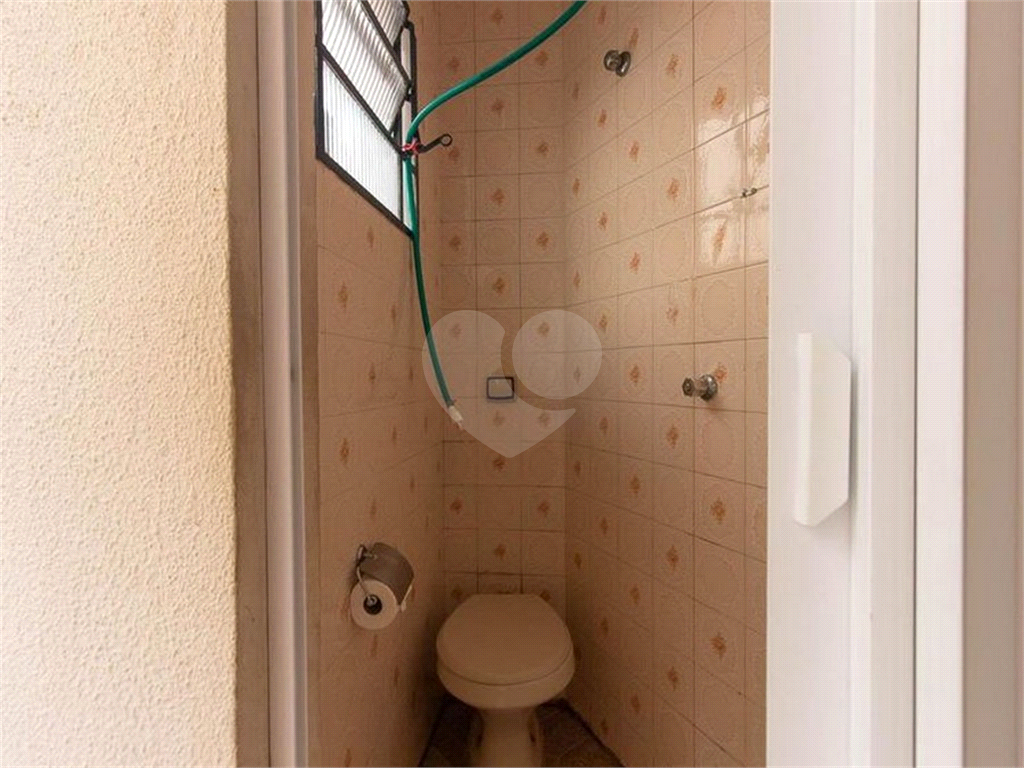 Sobrado 2 Dormitórios, Lavanderia com Banheiro, Quintal. Tucuruvi.