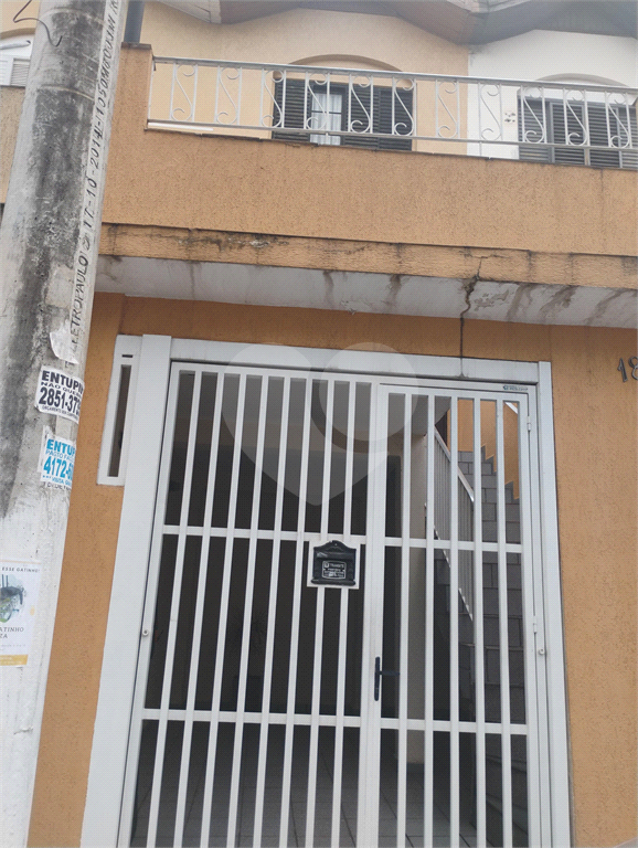 Sobrado 2 Dormitórios, Lavanderia com Banheiro, Quintal. Tucuruvi.