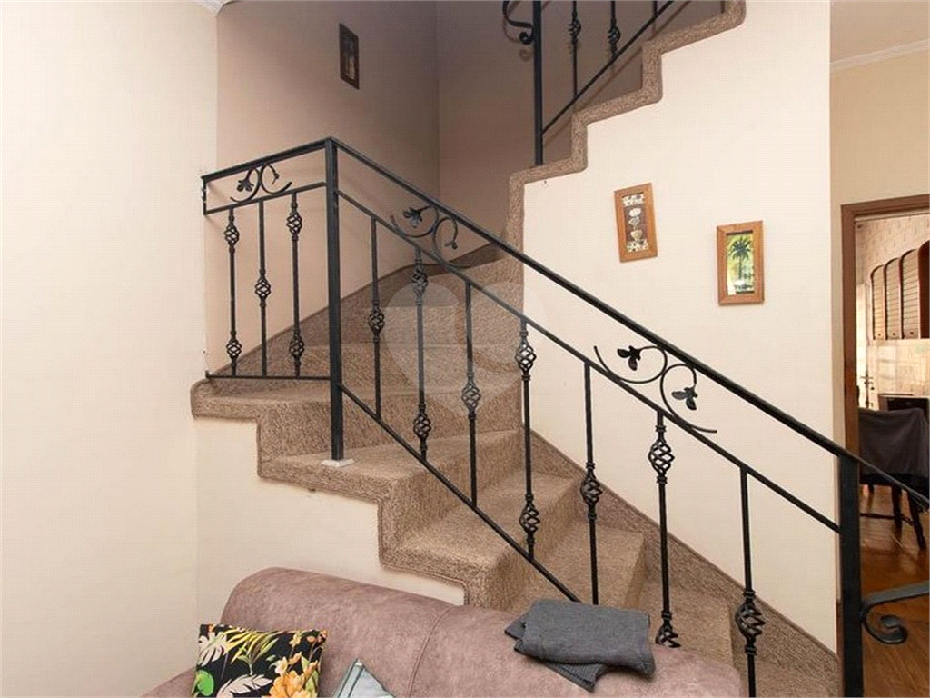 Sobrado 2 Dormitórios, Lavanderia com Banheiro, Quintal. Tucuruvi.