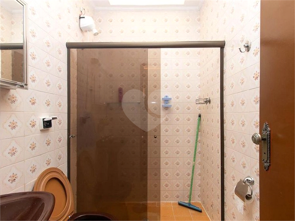 Sobrado 2 Dormitórios, Lavanderia com Banheiro, Quintal. Tucuruvi.