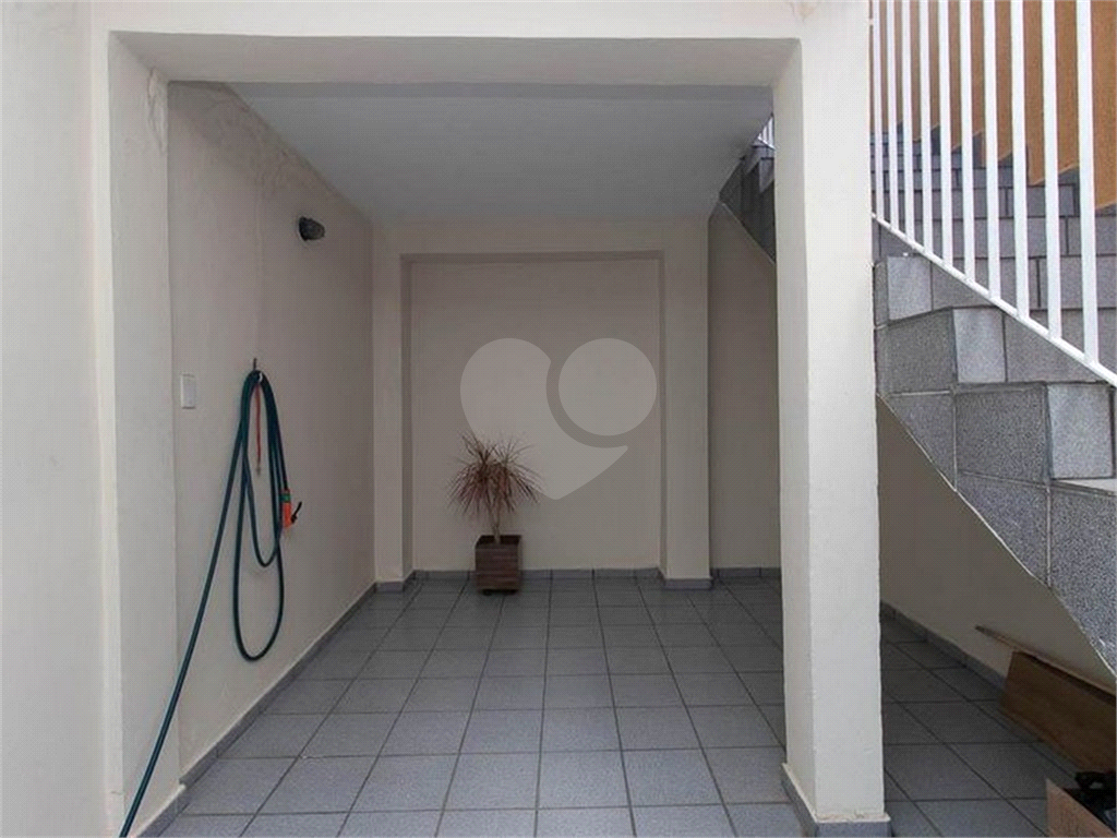 Sobrado 2 Dormitórios, Lavanderia com Banheiro, Quintal. Tucuruvi.