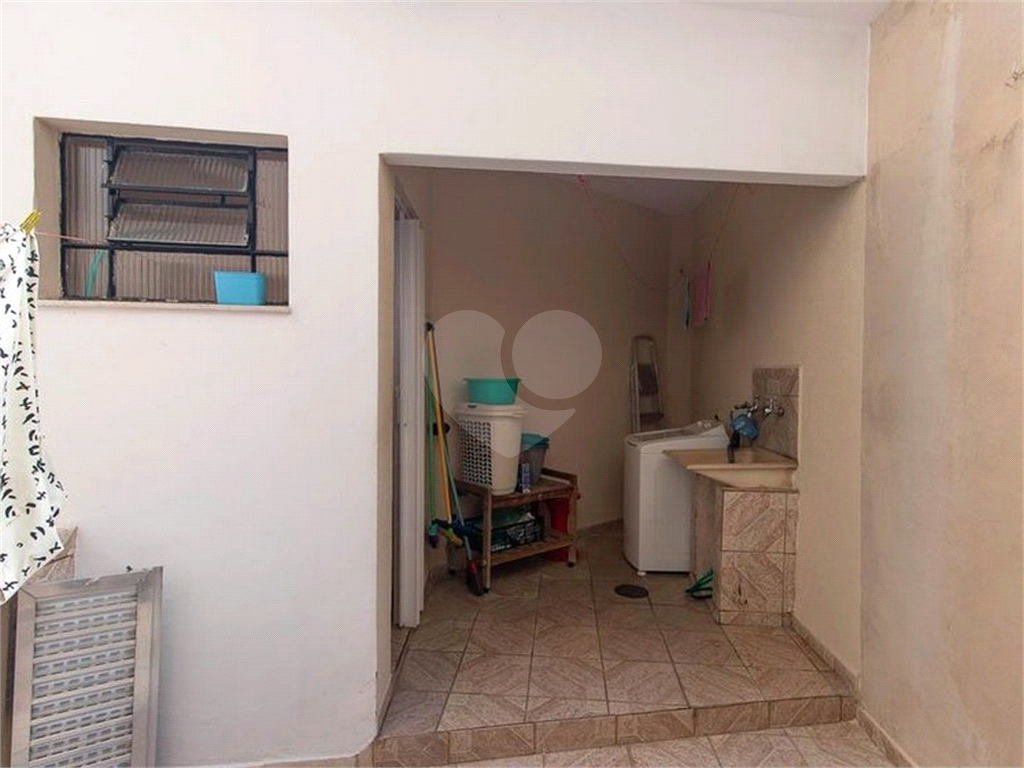 Sobrado 2 Dormitórios, Lavanderia com Banheiro, Quintal. Tucuruvi.