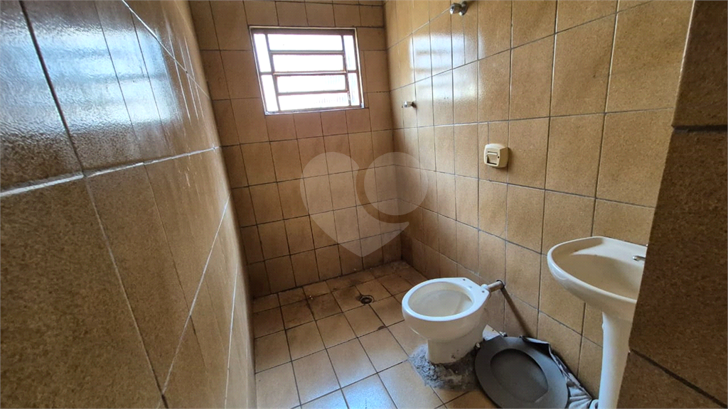 sobrado com 04 espaços para excelente fonte de renda!