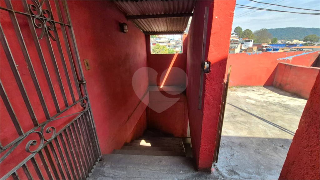 sobrado com 04 espaços para excelente fonte de renda!