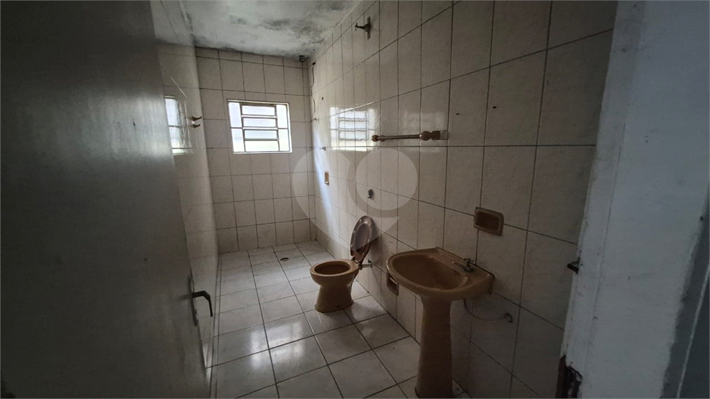 sobrado com 04 espaços para excelente fonte de renda!