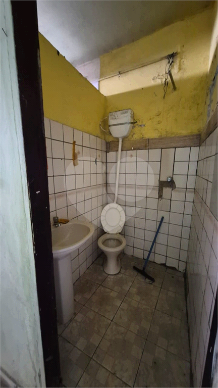 sobrado com 04 espaços para excelente fonte de renda!