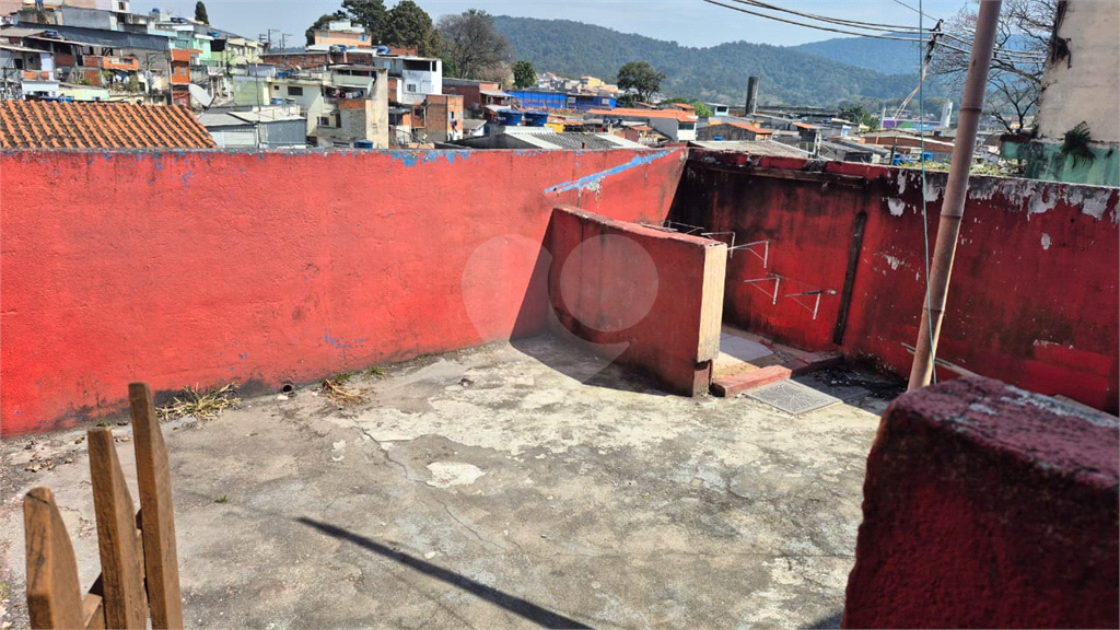 sobrado com 04 espaços para excelente fonte de renda!