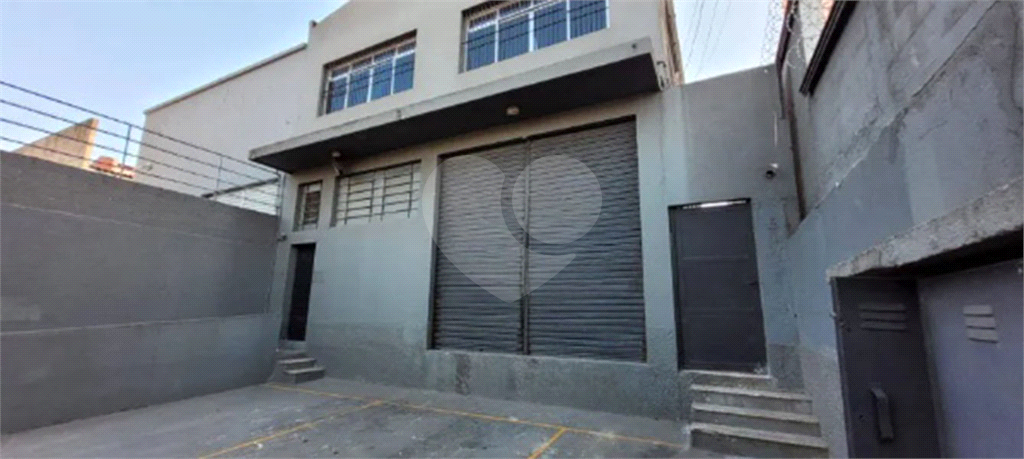 Galpão Comercial de 300m² com doca,3 vagas para veículos, Mezanino) próximo a Rodovias