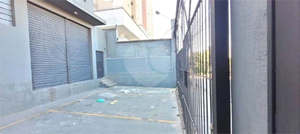 Galpão Comercial de 300m² com doca,3 vagas para veículos, Mezanino) próximo a Rodovias