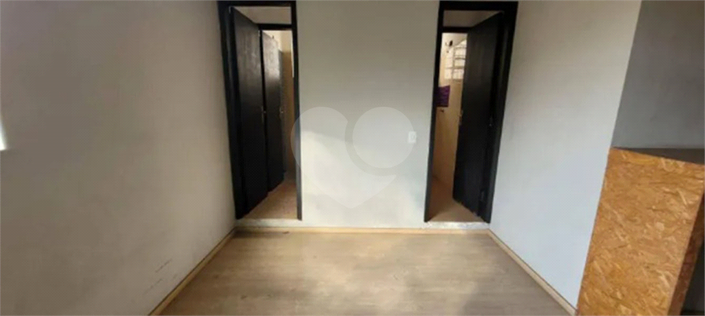 Galpão Comercial de 300m² com doca,3 vagas para veículos, Mezanino) próximo a Rodovias