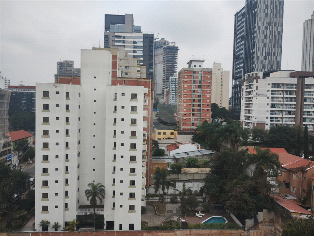 Apartamento 2 Dormitórios em Pinheiros. 
