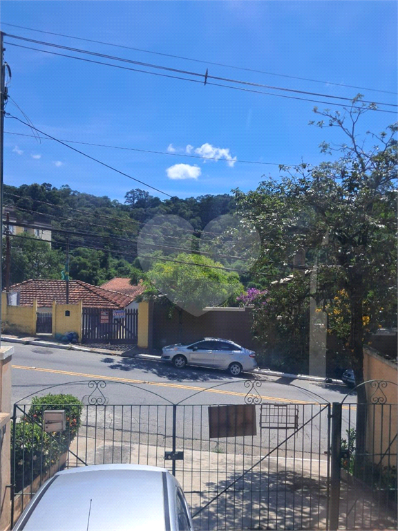Sobrado no pé da Serra da Cantareira com 2 dormitórios e duas vagas de garagem