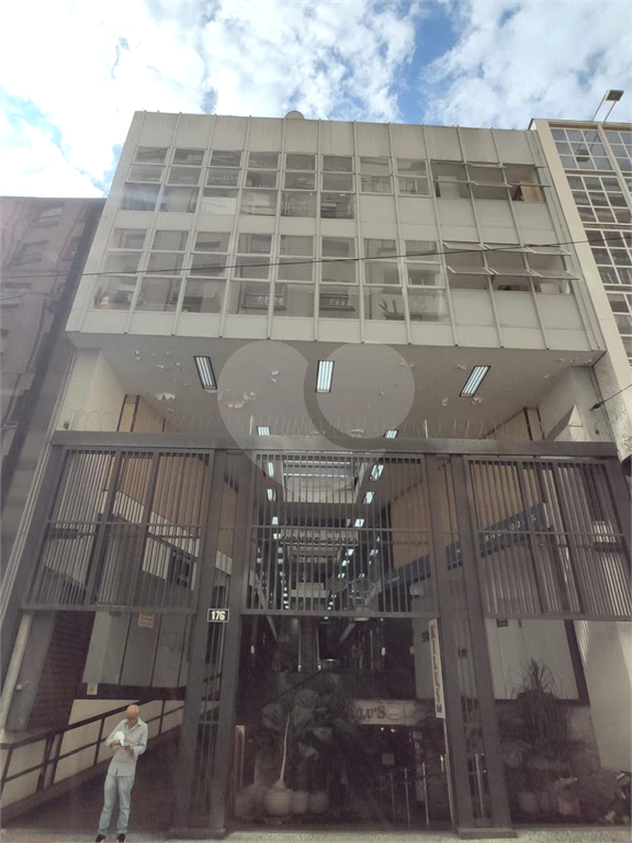 Salas Comerciais total 67 m² com 02 Banheiros na Sé