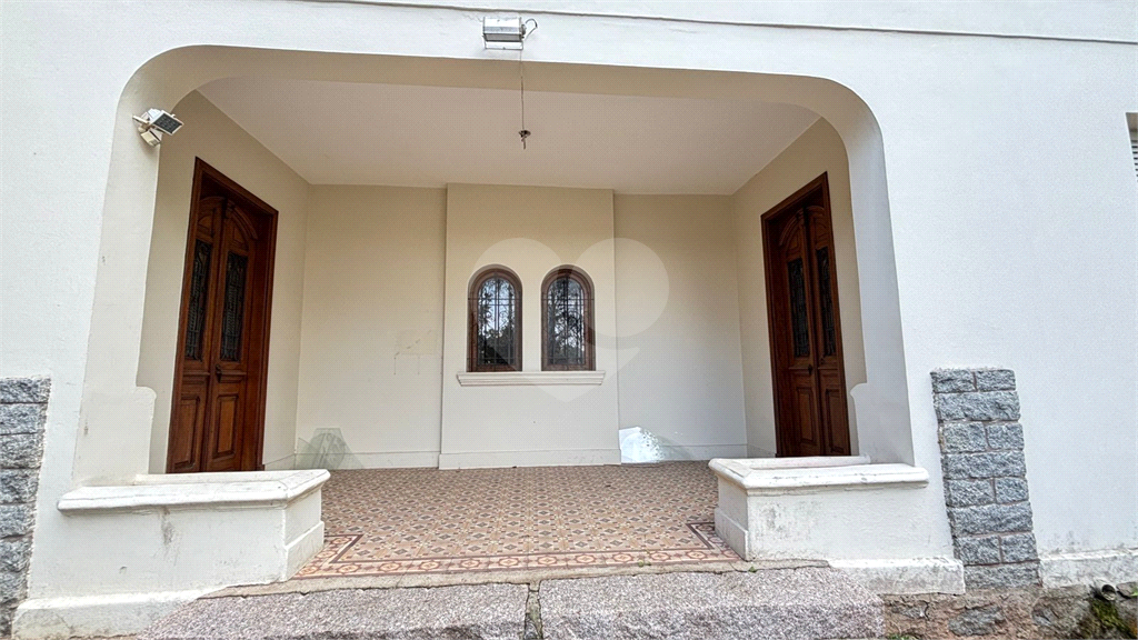 Propriedade Versátil em Terreno Gigante – Ideal para Família ou Investidor