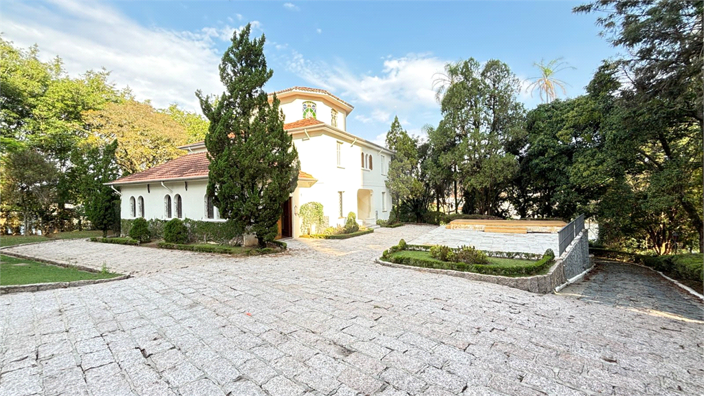 Propriedade Versátil em Terreno Gigante – Ideal para Família ou Investidor