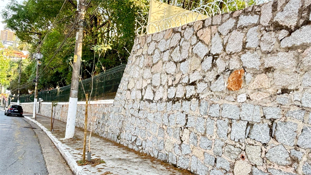 Propriedade Versátil em Terreno Gigante – Ideal para Família ou Investidor