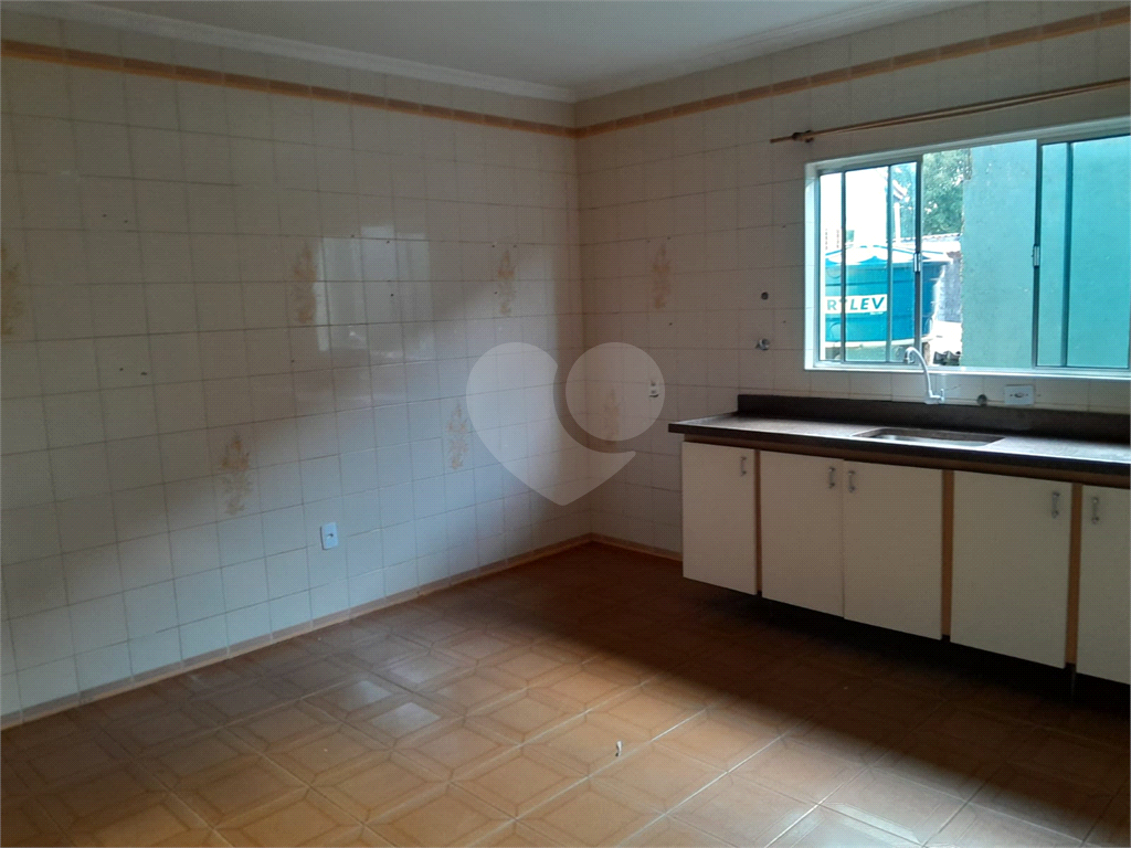 Sobrado Betel/Continental a Venda com 03 dormitórios, Sala com terraço e Churrasqueira. 