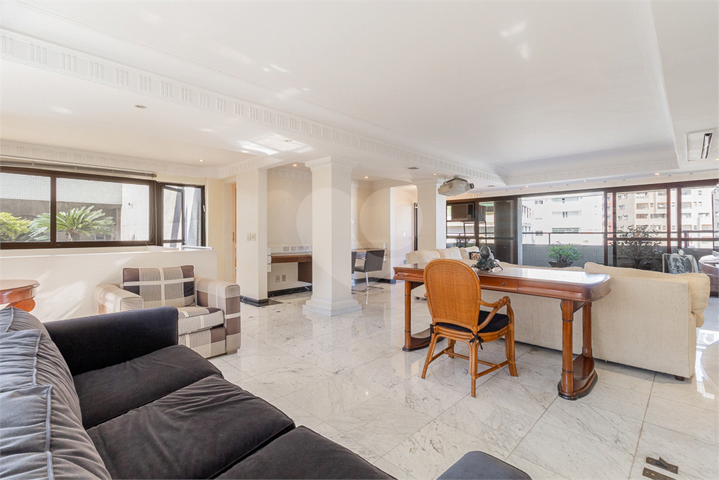 APARTAMENTO em JARDIM GUEDALA