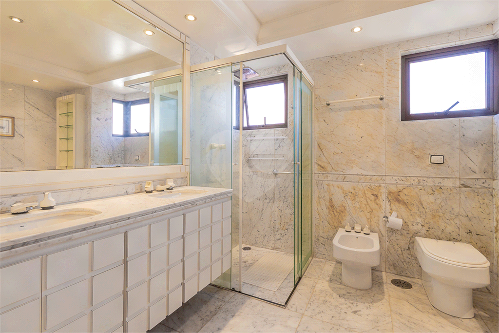 APARTAMENTO em JARDIM GUEDALA