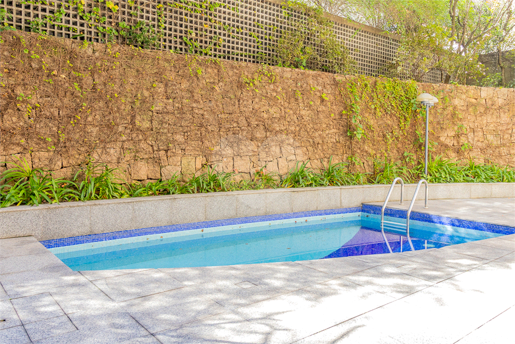 APARTAMENTO em JARDIM GUEDALA