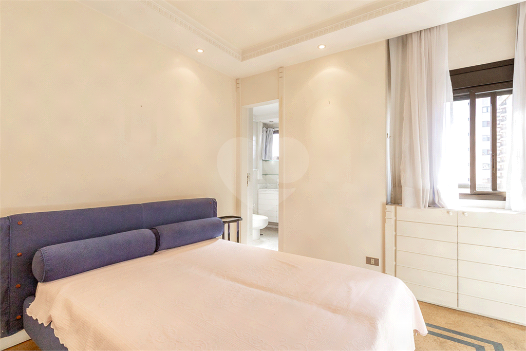APARTAMENTO em JARDIM GUEDALA