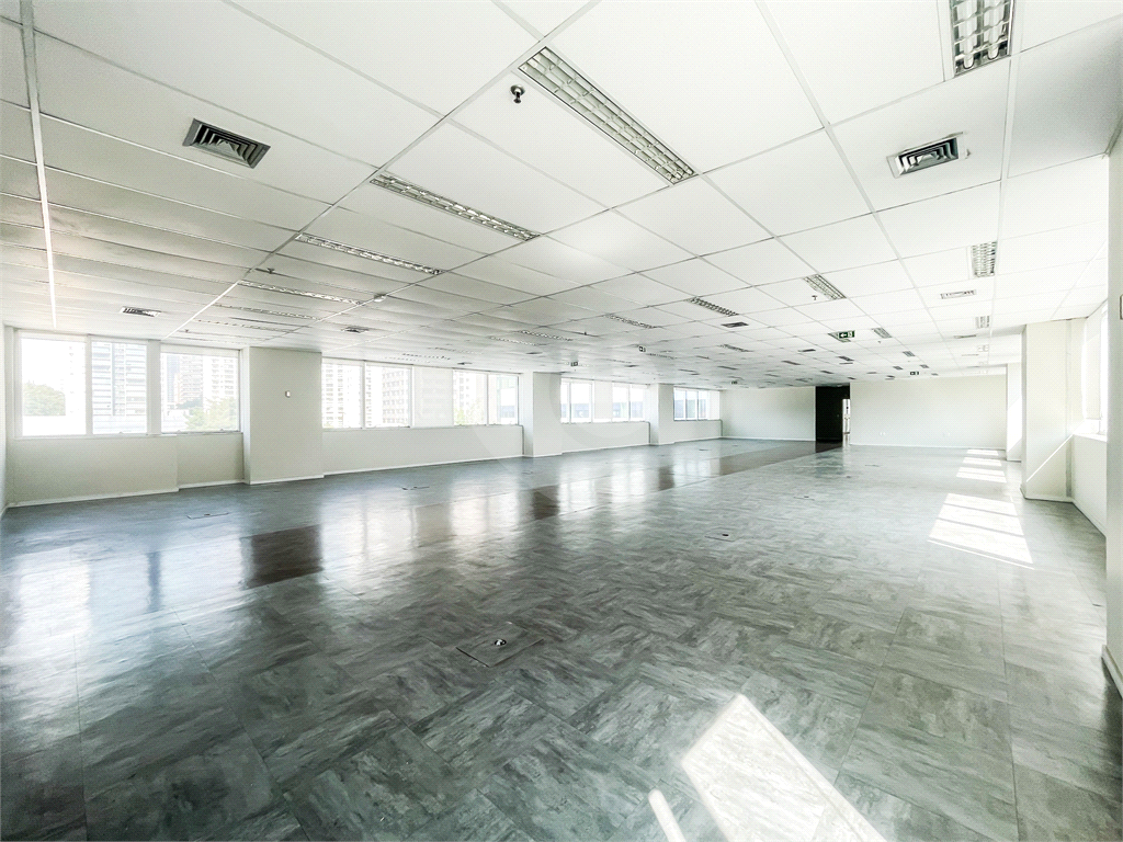 Conjunto / Sala Comercial - Morumbi - Vila Cordeiro - Vão Livre - 12 Vagas - Locação / Aluguel