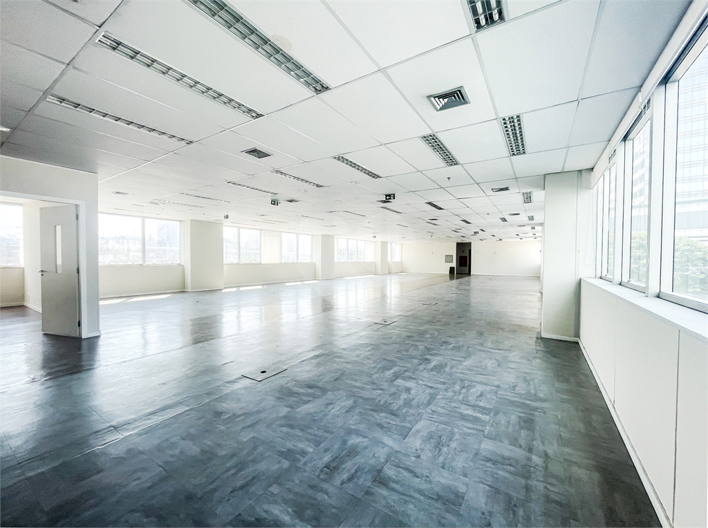 Conjunto / Sala Comercial - Morumbi - Vila Cordeiro - Vão Livre - 12 Vagas - Locação / Aluguel