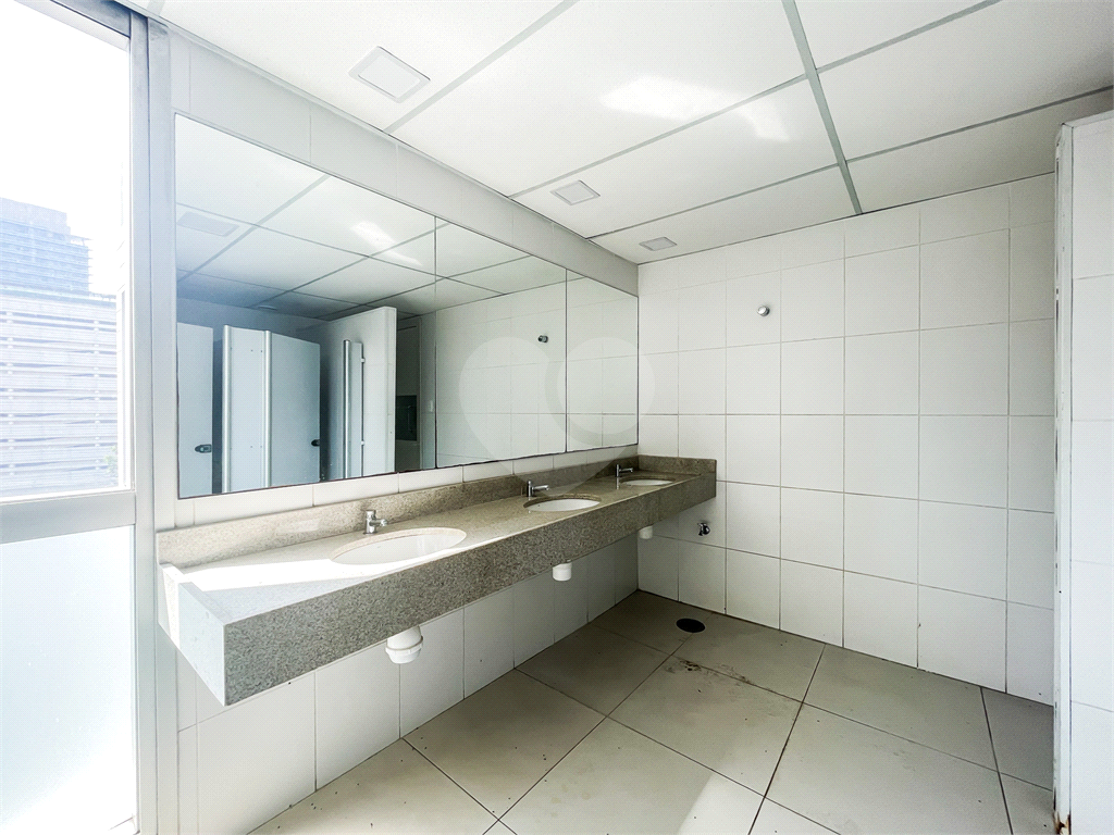 Conjunto / Sala Comercial - Morumbi - Vila Cordeiro - Vão Livre - 12 Vagas - Locação / Aluguel