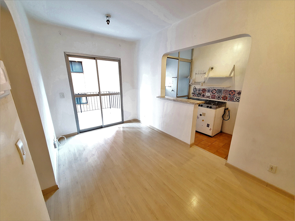 Apartamento para alugar em Pinheiros com 1 quarto e 1 vaga
