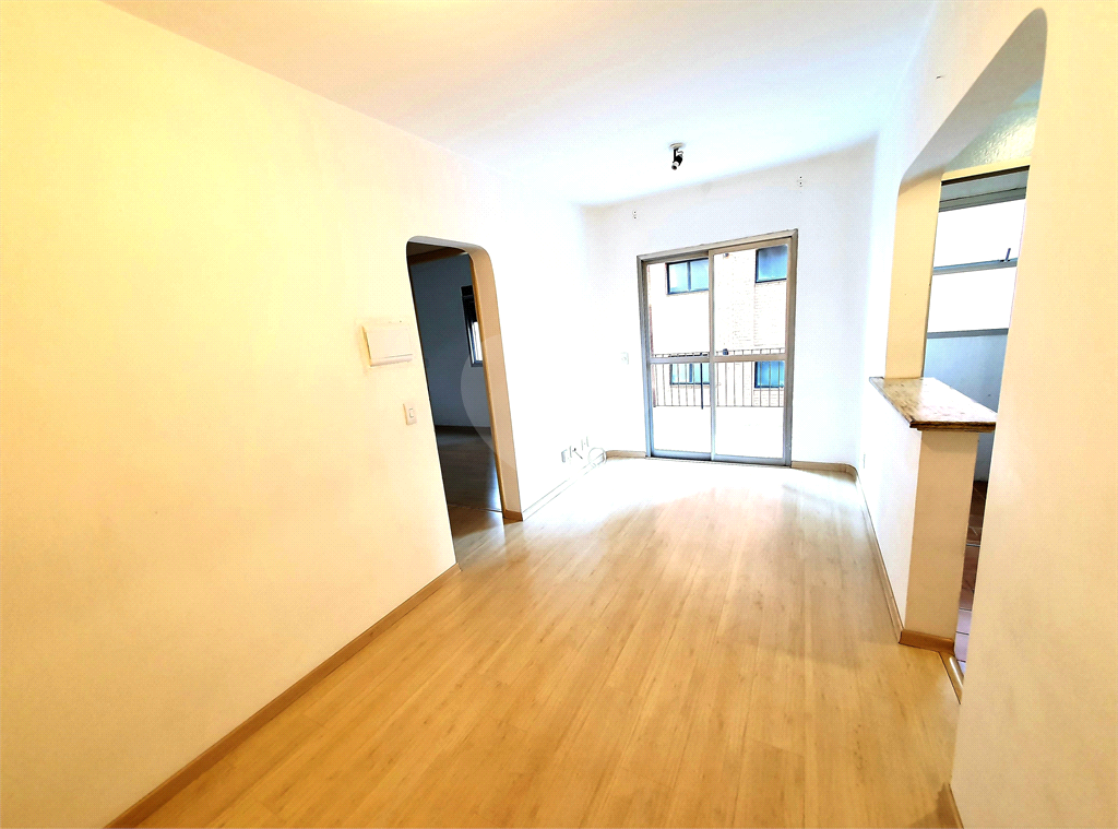 Apartamento para alugar em Pinheiros com 1 quarto e 1 vaga